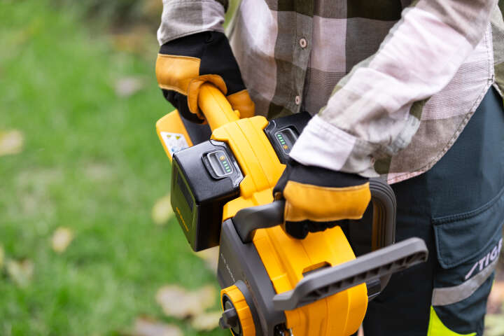 STIGA Akku-Kettensäge CS 300e Kit